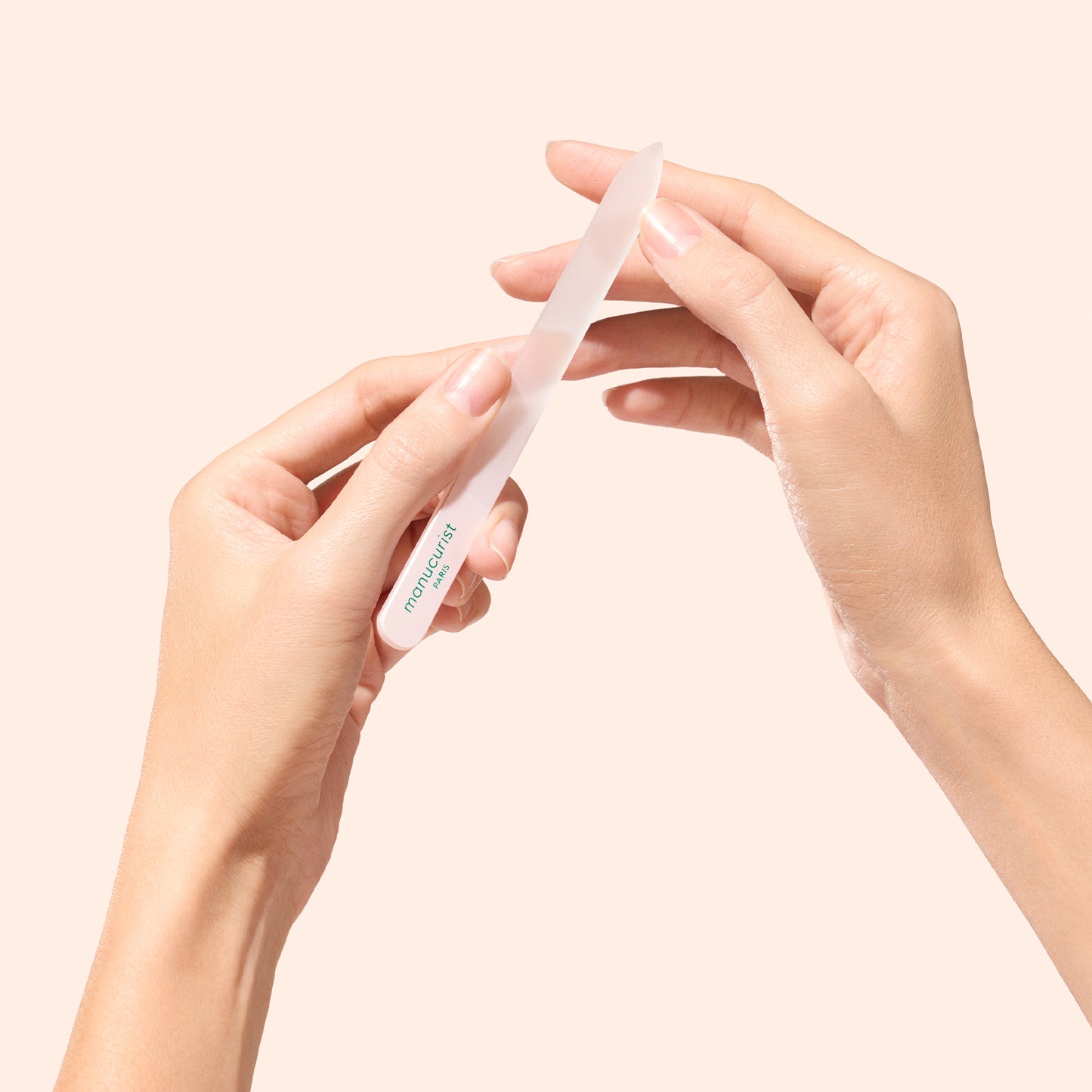 Glass nail accessory trio - Трио стъклени аксесоари