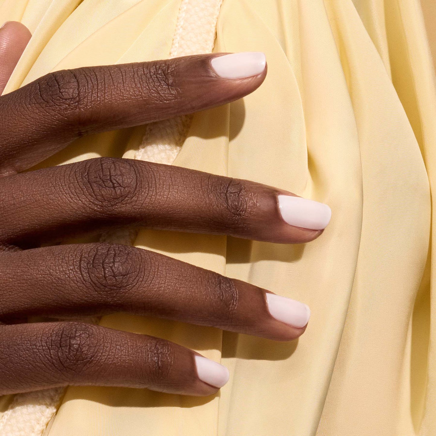 Milky White - Млечно бял